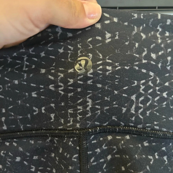 ! Lululemon True Self Crop II Samba Snake Battleship 6 - Picture 5 of 5
